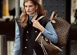 Hàng dài người chầu chực trước store Louis Vuitton sau thông báo tăng giá, nhìn mức tăng mà giật mình