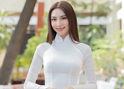 Hoa hậu Thùy Tiên diện áo dài nữ sinh, tri ân thầy cô trong ngày về trường