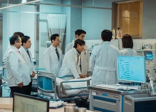 'Moonshine' cạnh tranh khốc liệt với 'Ghost Doctor' trước tập kết thúc