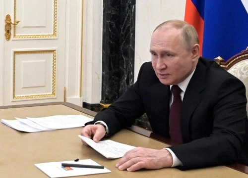 NÓNG: Tổng thống Putin phê chuẩn chiến dịch đặc biệt tại Donbass, nói quân Ukraine 'hạ vũ khí'