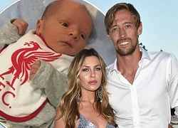 Siêu mẫu vợ Peter Crouch đẹp ngỡ ngàng ở tuổi U40