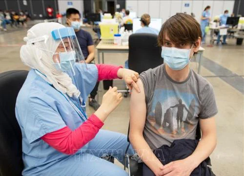 Canada phê duyệt loại vaccine phòng COVID-19 đầu tiên được sản xuất trong nước