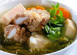 Canh cải chua khoai môn rất ngon cơm cho gia đình