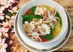 Canh mực nấu thơm chua ngọt