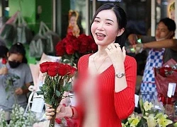 Đỏ mặt trước nàng hot girl bán thịt lợn mặc hở không biết ngại