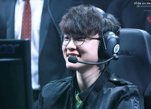 Nghi vấn LCK bao che trọng tài, DK xin xỏ T1 trong drama dừng game của Faker