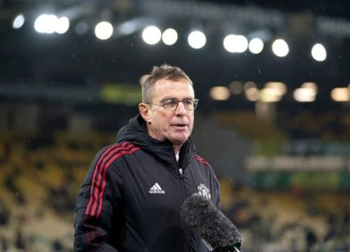 Rangnick chê bai Ronaldo và cầu thủ MU