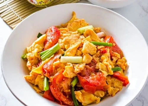 Trứng chiên xào cà chua