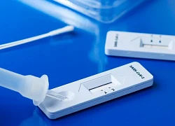 Cách phân biệt &#8216;dương tính giả&#8217; khi tự làm test nhanh COVID-19 tại nhà