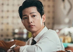 Cận cảnh visual Song Joong Ki phim mới: Mặt mũi nhợt nhạt, tạo hình 'quê mùa' nhưng không dìm được sự đẹp trai của anh