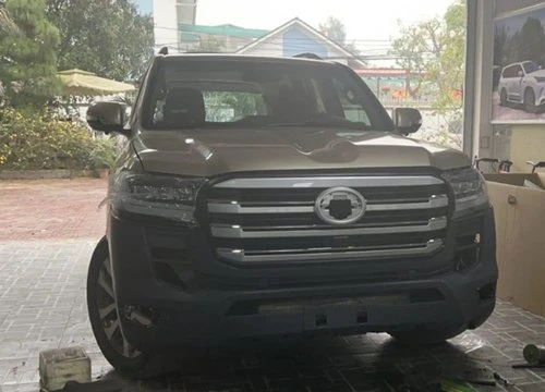 Chủ xe Toyota Land Cruiser chịu chơi, mổ xẻ 'con cưng' nâng đời 2022 đầu tiên Việt Nam, chi phí ước tính hàng trăm triệu đồng