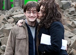 Harry Potter có tới 4 pha "phim giả tình thật": Emma Watson đổ gục vì trai đẹp, sốc nhất là Daniel Radcliffe phải lòng đàn chị U50