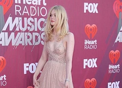 Mặc đồ xuyên thấu vừa khéo lại vừa sang thì mấy ai qua được Elle Fanning?