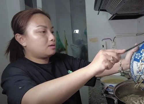 Tranh cãi dữ dội vì Quỳnh Trần JP lấy cua hoàng đế đắt đỏ để... nấu soup bị chê là lãng phí: Ủa, tiền ai người nấy xài chứ?