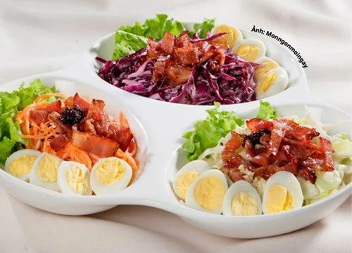 Trưa nay ăn gì: Salad sốt dâu tằm vừa ngon, vừa có công dụng làm đẹp