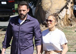 Jennifer Lopez để mặt mộc đi chơi cùng tình trẻ ở Los Angeles