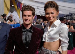 Moment đáng yêu duy nhất ở thảm đỏ Oscar 2022: Lén "Nhện nhí" Tom Holland, mỹ nhân Zendaya "thả thính" liên hoàn 2 mỹ nam đình đám!