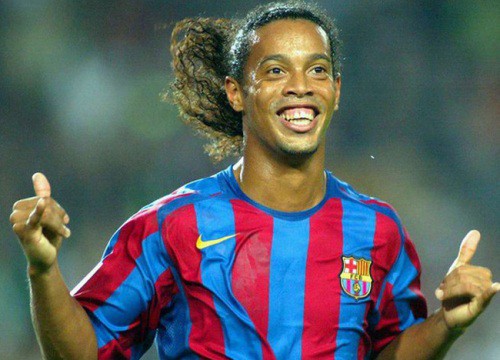 NÓNG: Ronaldinho gia nhập đội bóng Indonesia, thi đấu với bản hợp đồng kỳ lạ