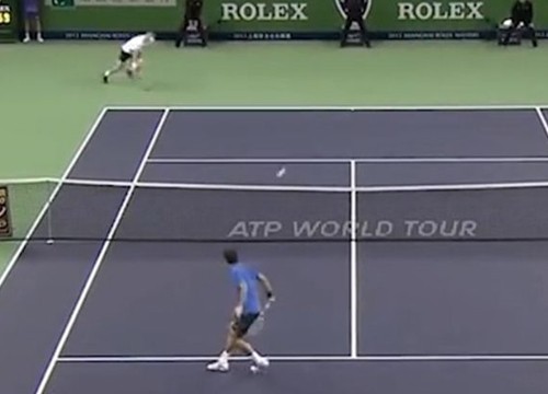 Pha xử lý đỉnh cao của Federer khiến Murray chạy ná thở