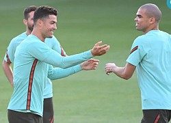 Phản ứng của Ronaldo khi Pepe trở lại