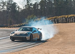 Porsche 911 GT3 thế hệ mới với dàn áo màu vàng đồng cổ điển