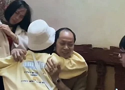 Du học sinh Hàn giả vờ không về quê ăn Tết, khóc ngất phát hiện hành động lạ của cha mẹ khi xem đoạn video của mình