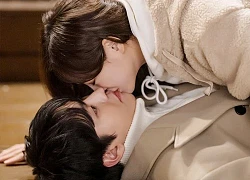 'Hẹn hò chốn công sở': Ahn Hyo Seop - Kim Sejeong 'cười không ngớt' trước cảnh hôn đầu tiên