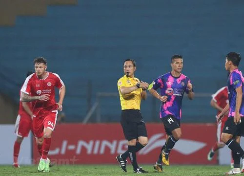 HLV Sài Gòn FC: Trọng tài đã quá 'nặng tay' khiến đội nhà gặp bất lợi