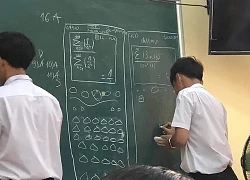 Nam sinh lên bảng làm bài mãi không xong, cô giáo chạy ra xem thì sốc suýt ngất: Ai cũng như em này thì tôi "cháy" giáo án