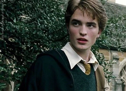 Ra đây mà xem Robert Pattinson hóa "Chí Phèo" trên thảm đỏ Harry Potter: Còn đâu mỹ nam trong mộng, dung nhan say xỉn nhìn mà "sốc óc"