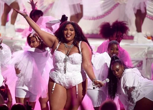 Rapper Lizzo đáp trả định kiến về cơ thể: "Tôi biết mình béo, tôi là một body icon"