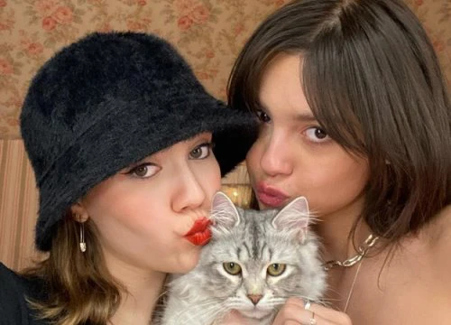 Cặp chị em đang lên ở Hollywood