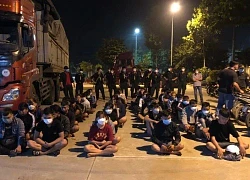 Công an vây bắt 43 thanh thiếu niên tụ tập đua xe