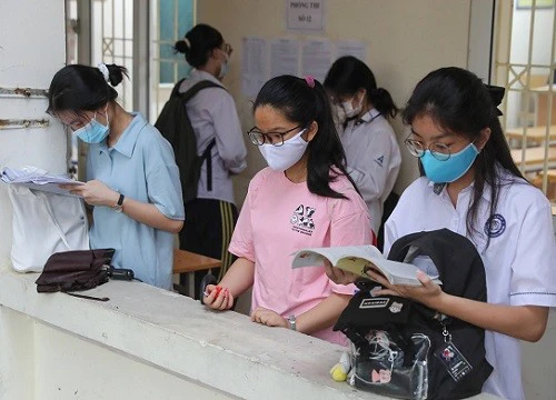 Kì thi tuyển sinh vào 10: Hà Nội nên bỏ môn thi thứ 4
