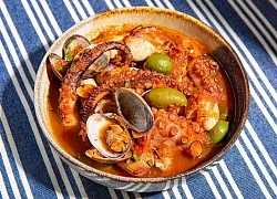 Làm món hải sản hầm nóng hổi cho bữa tối