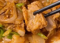 Sườn heo làm thế này thì ngon hết nước chấm: Phần sốt siêu lạ miệng, rưới cơm hay chấm rau củ thì xuất sắc!
