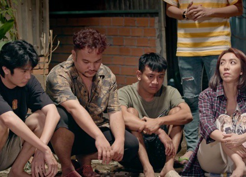 'Chuyện Xóm Tui 3' chính thức lộ drama, hết hồn với cảnh rượt đuổi đánh nhau của Thu Trang - Tiến Luật