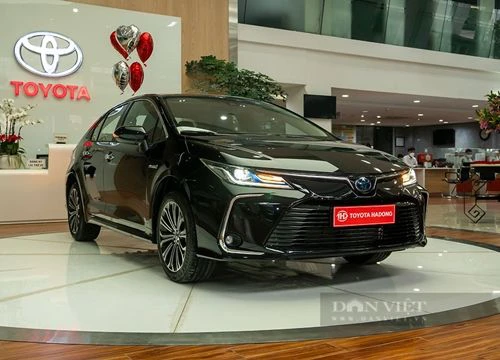 Trải nghiệm thực tế Toyota Corolla Altis 2022 vừa về đại lý, giá tốt đấu Honda Civic, Mazda 3