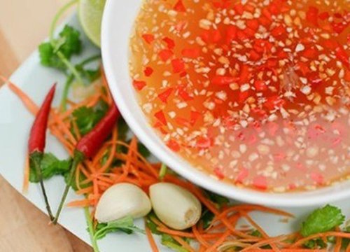 Cách pha nước chấm nem rán ngon quá trời quá đất