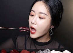 Cộng đồng mạng ra tín hiệu "giải cứu" cô gái sau khi xem màn mukbang món này: Giờ vì view mà bất chấp thế sao?