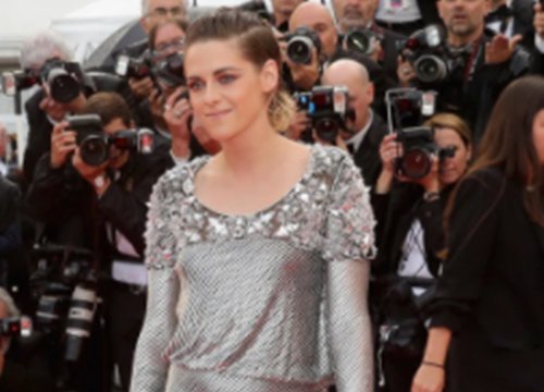 Làm đại sứ Chanel, Kristen Stewart vẫn dính lời nguyền "mặc đồ nhà xấu, diện đồ ngoài đẹp"?