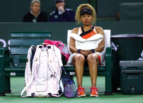 Naomi Osaka sụp đổ vì bị xúc phạm ở Indian Wells