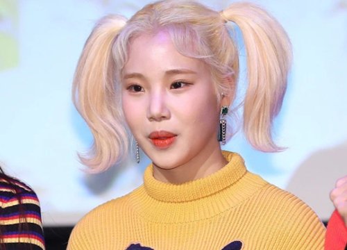 "Thánh biểu cảm" JooE (MOMOLAND) nay gặp đối thủ xứng tầm: Visual độc lạ như nhau còn "trình lố" ai hơn ai thì chưa biết!