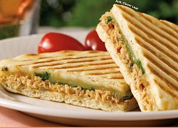 Trưa nay ăn gì: tận hưởng ẩm thực Ý với panini cá hồi