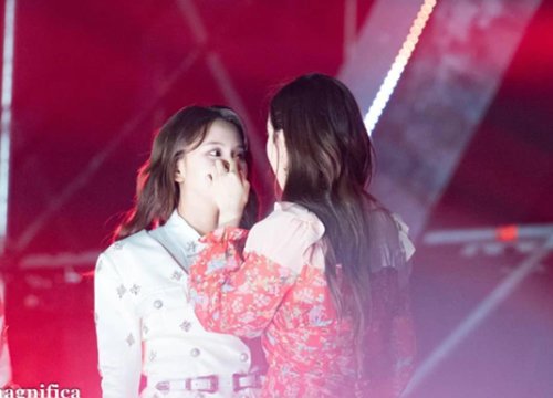 "2 Chaeyoung" của BLACKPINK & TWICE quen nhau từ thời xa lắc xa lơ, thậm chí có cả rổ moment quắn quéo!