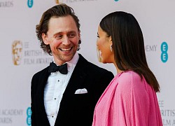 Bằng chứng Tom Hiddleston đã đính hôn