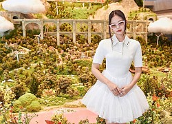 Jennie (BLACKPINK) nay hóa nàng công chúa dịu dàng cực xinh đẹp