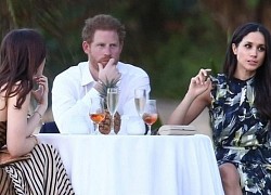 Khoảnh khắc Meghan "rớt mặt nạ" với biểu cảm đáng sợ ngay giữa đám cưới bạn khiến Harry cúi đầu bất lực