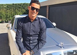 Sắm siêu xe mới tới sân tập, Ronaldo bẽ bàng khi cùng MU bị Atletico loại