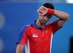 Djokovic bị chỉ trích vì không tiêm vắc xin, thầy Serena Williams bênh vực